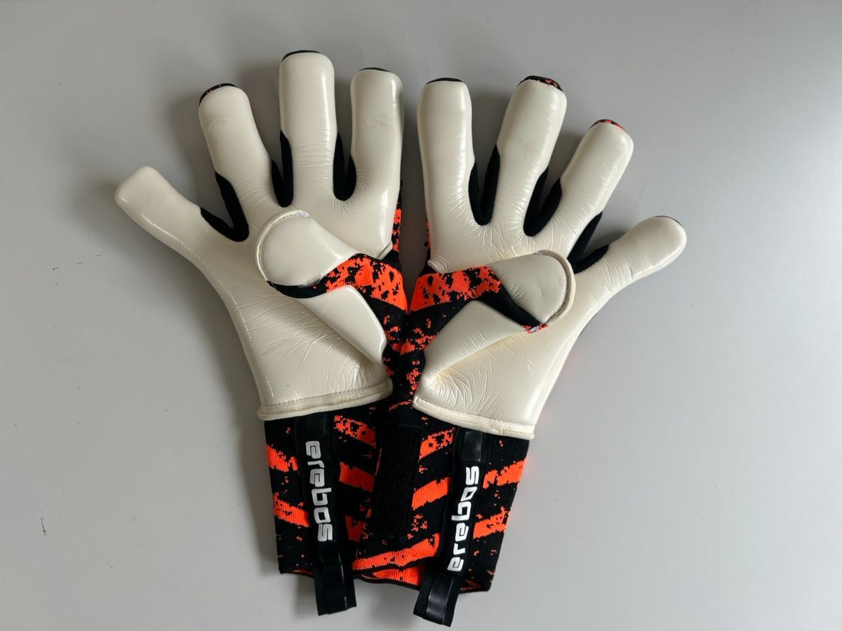 何でも揃う。 入手困難 1点物 ♥品 erebos キーパーグローブ 9号 エレボス 進歩