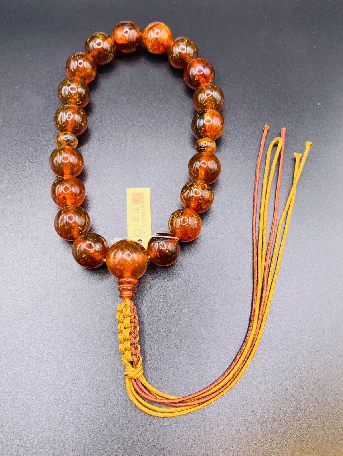 琥珀　彫り絵　念珠 現品限り！ 琥珀 念珠 - メルカリ