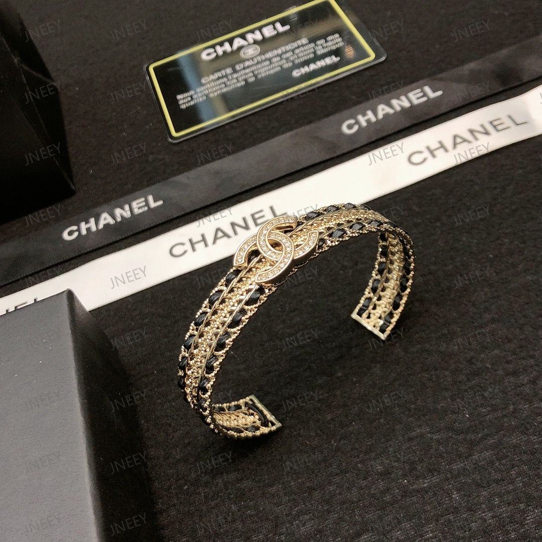 CHANEL シャネル】CCロゴ バングル レザー ブレスレット - メルカリ