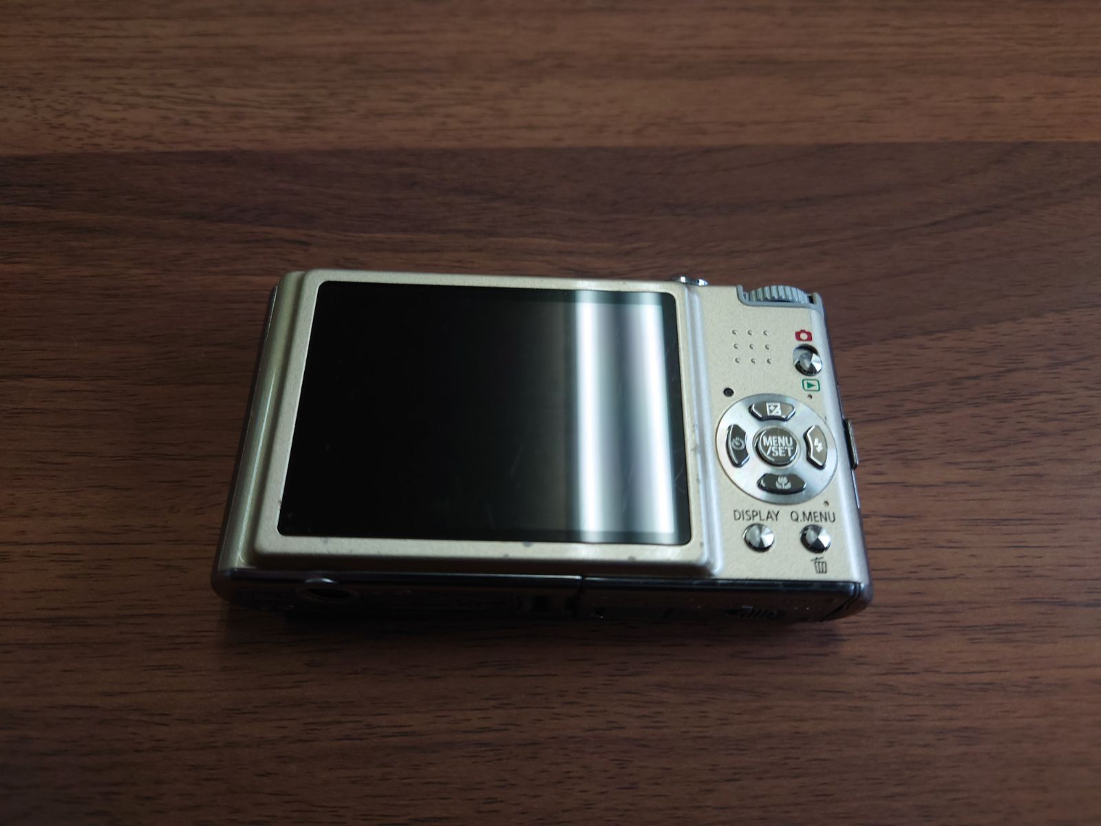Panasonic LUMIX DMC-FX40 ゴールド　動作確認済み 概要 デジタルカメラ DMC-FX40 | LUMIX（ルミックス） ミラー