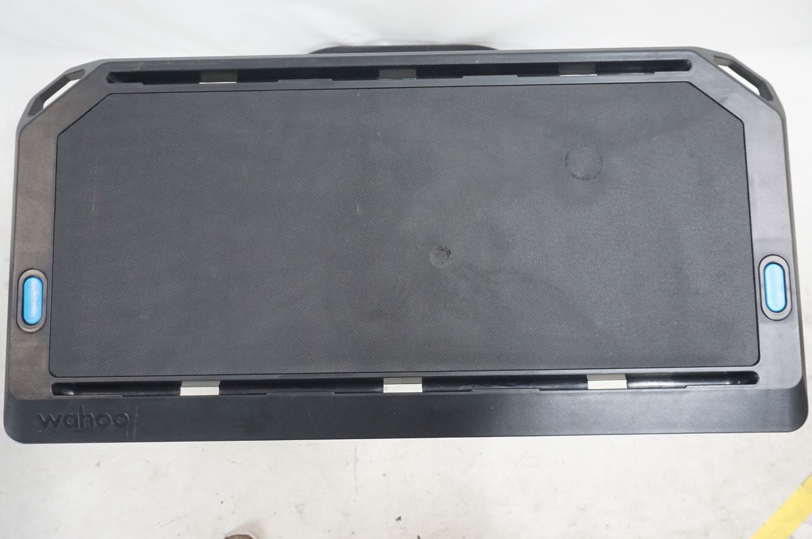 KICKR インドアサイクリングデスク