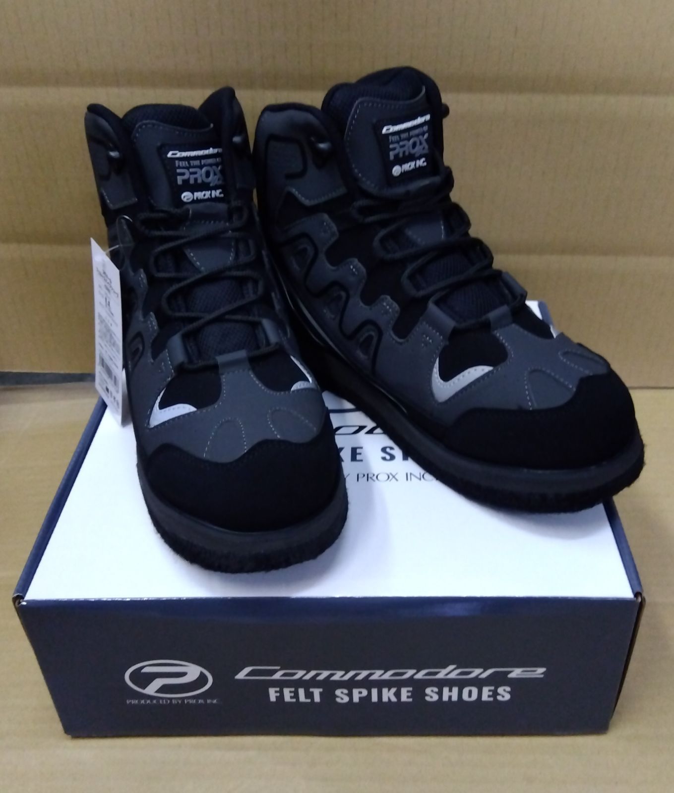 コモドールフェルトスパイクシューズ