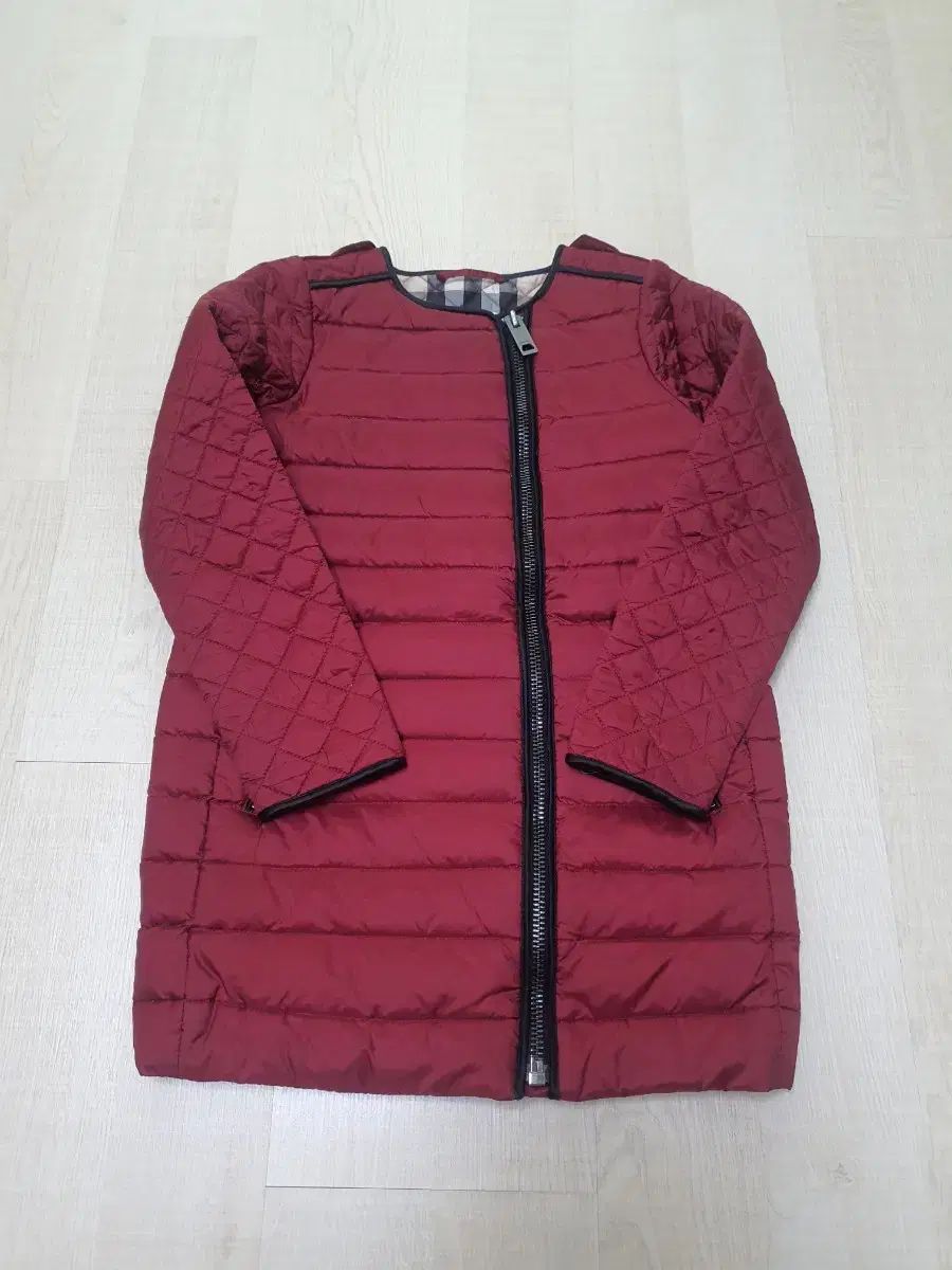 Burberry 赤 チェック柄 ダウンコート98㌢8Y 8Y 最も安い Burberry Kids(バーバリーキッズ) キルト 軽量 ダウン