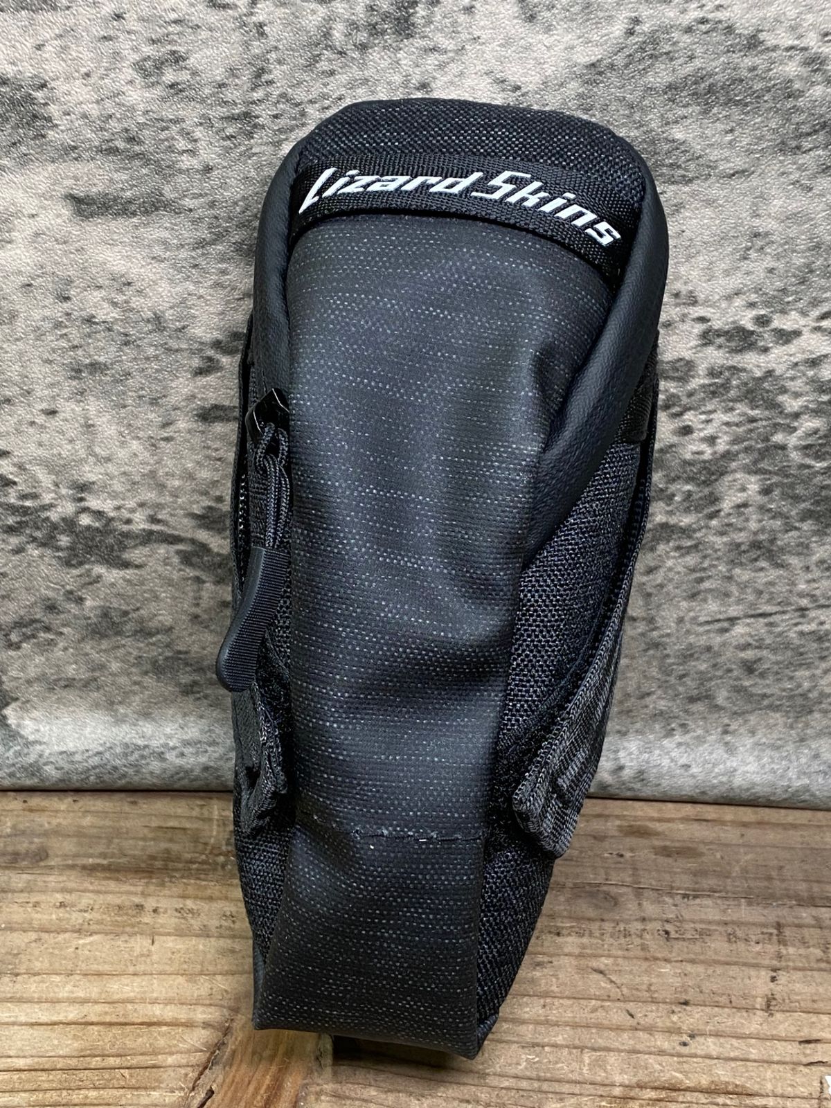 IS907 リザードスキンズ Lizard Skins サドルバッグ グレー 黒