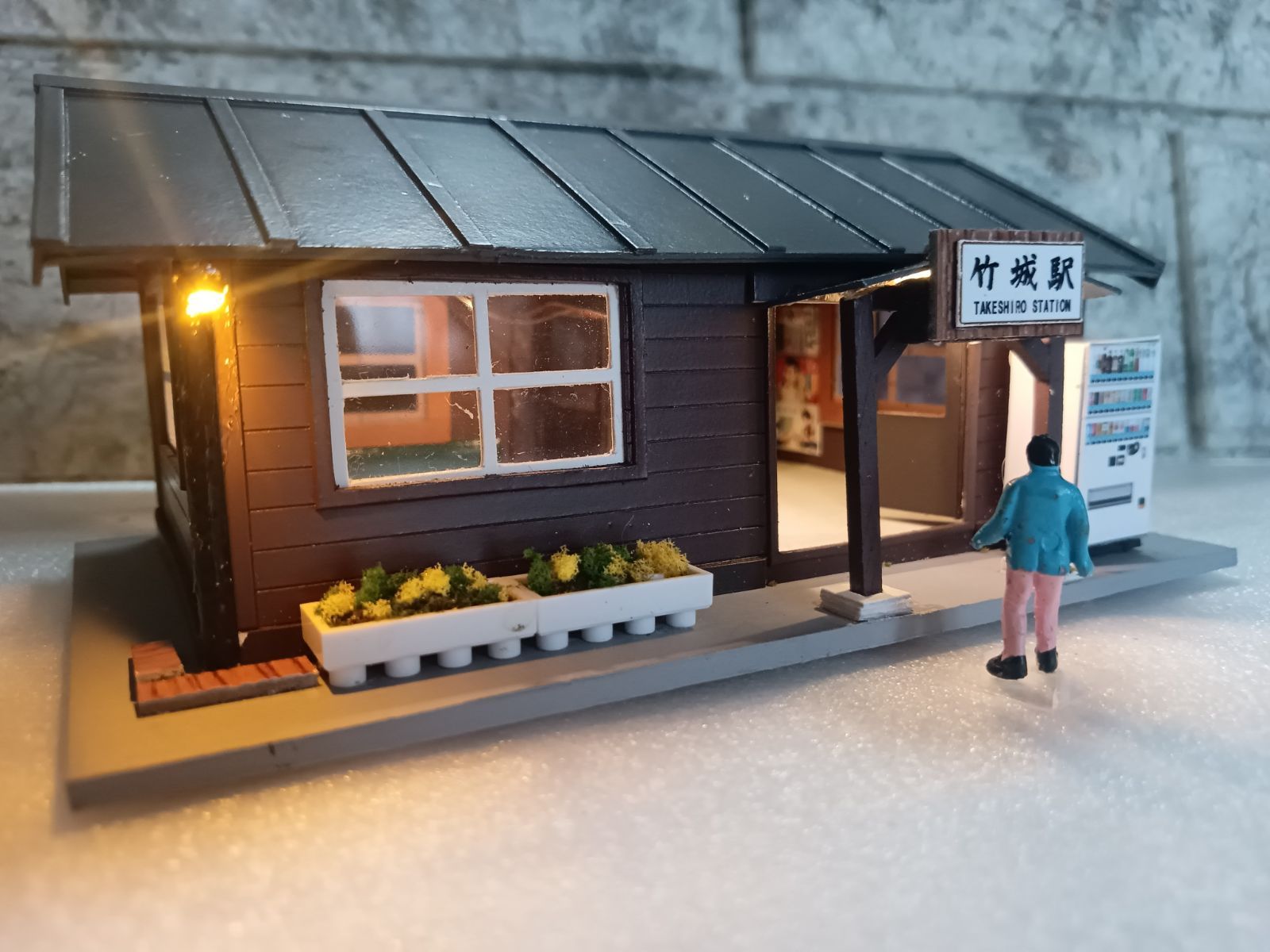 【HO】【夜景】木造無人ローカル駅舎　ストラクチャー（★照明付）着色　完成品 HO】【夜景】木造無人ローカル駅舎 ストラクチャー（☆照明付