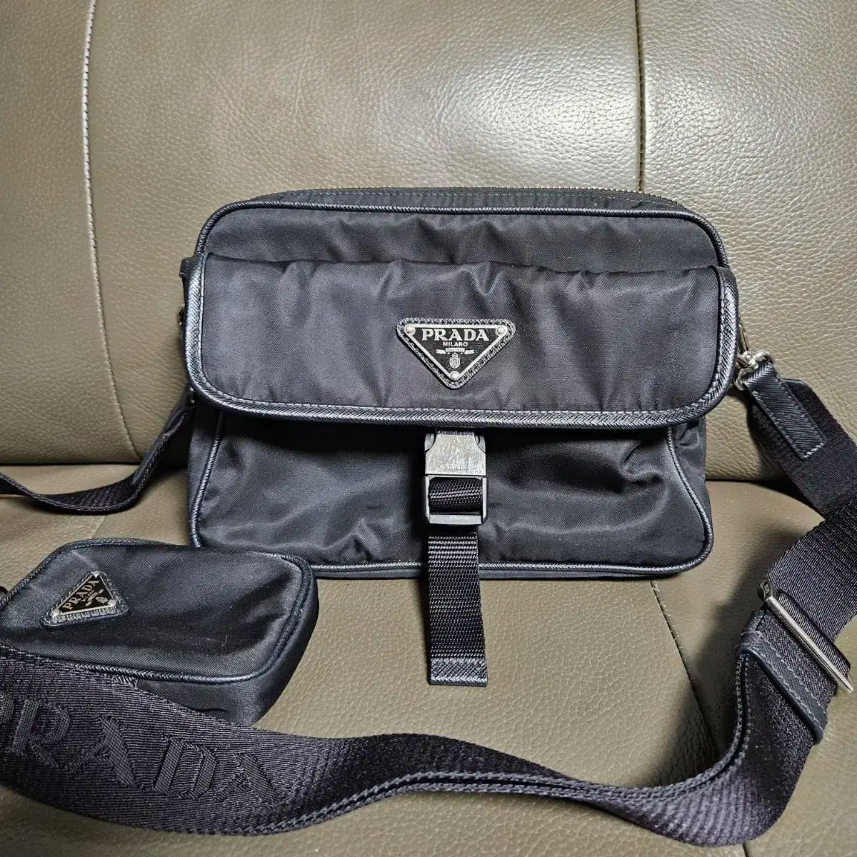 PRADA プラダ Re-Nylon メッセンジャーバッグ ショルダーバッグ 2VH133