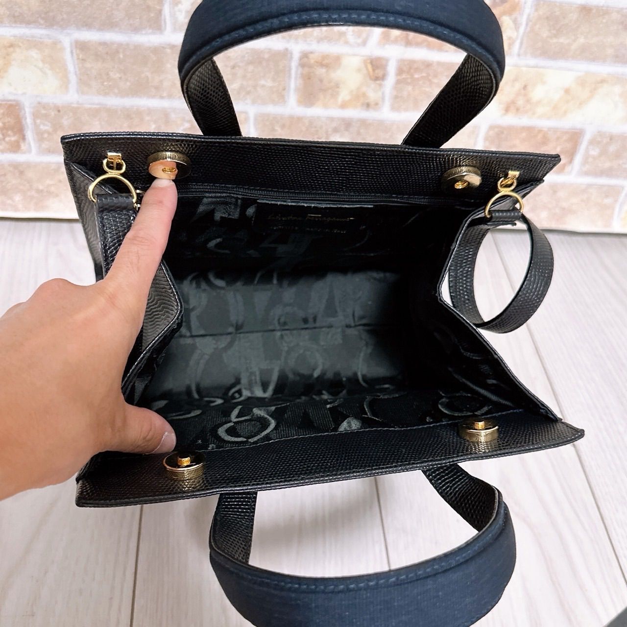 美品》Ferragamo(フェラガモ)2wayバッグ ヴァラ - メルカリ
