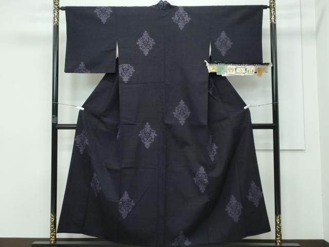平和屋着物 上 本場結城紬 重要無形文化財 100亀甲 菱花文 井上商事謹製 紫黒色地 証紙付き CZAA3385s5