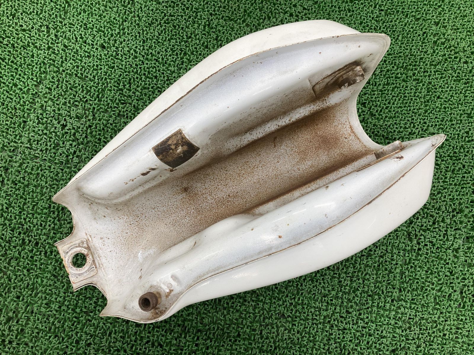 FTR223 タンク 白 ホンダ 純正 中古 バイク 部品 MC34 ガソリン