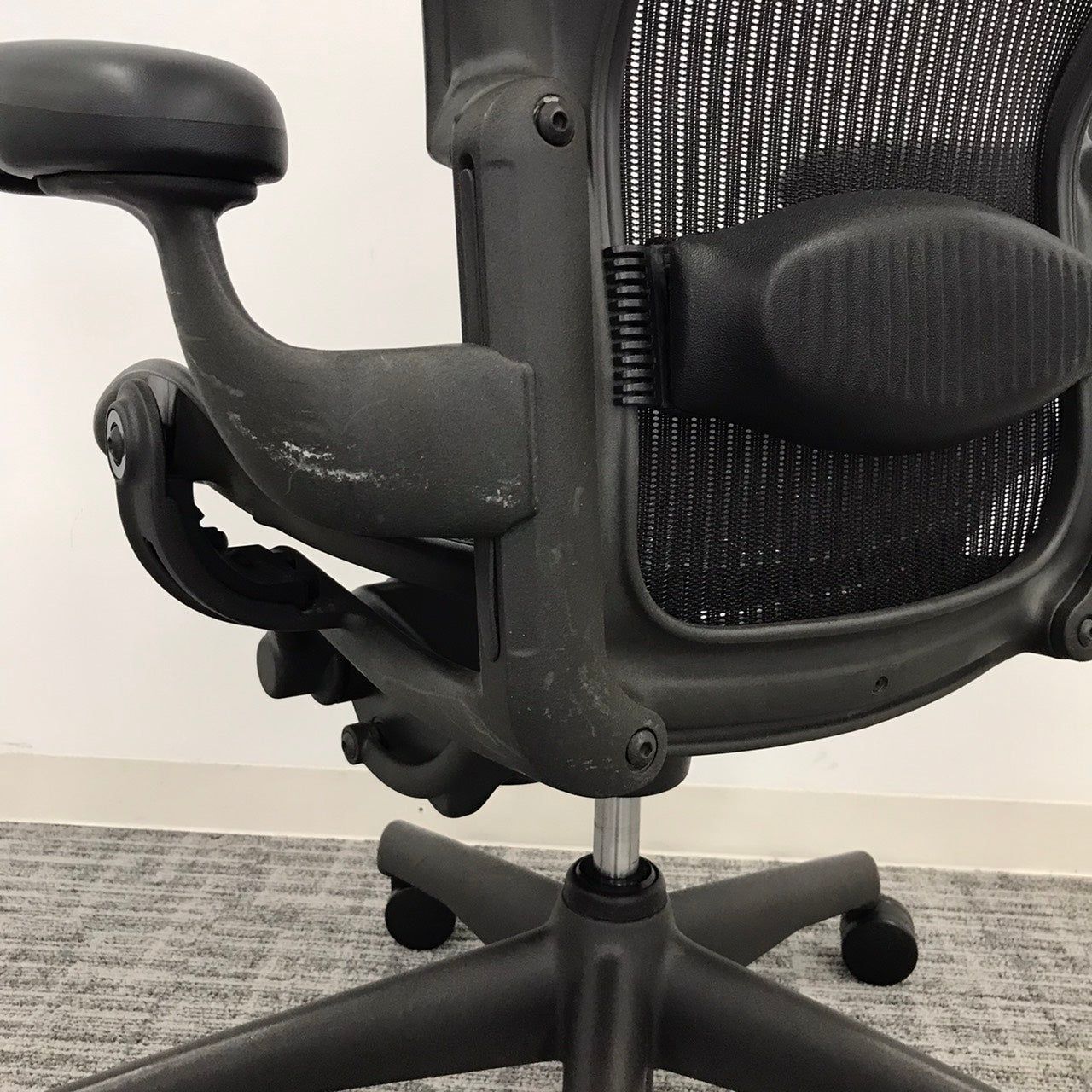 【中古 B(訳あり品)】Aeron Chair(アーロンチェア) AE111AWBAJG1BBFP3D01 中古 B(訳あり品)】Aeron Chair(アーロンチェア