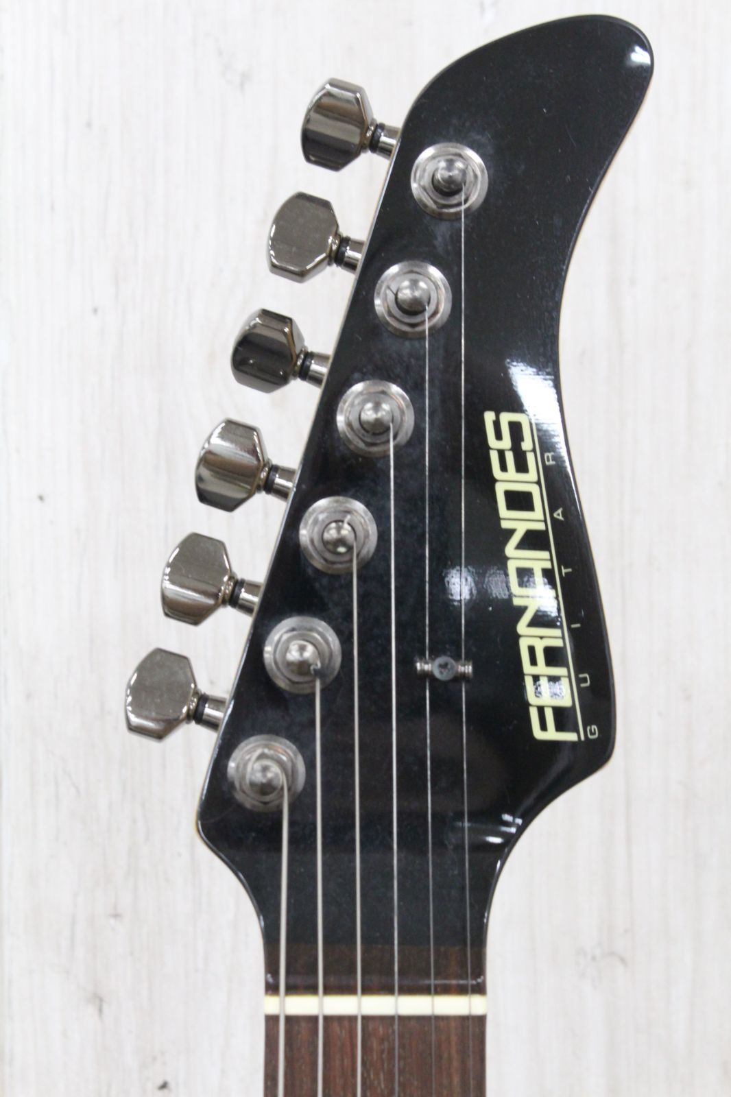 行董 FERNANDES フェルナンデス エレキギター 音出し 済み ソフトケース付き ブラック系 弦楽器 軽音 AA0U86 WWW_TRAVELLANDINDIA_COM