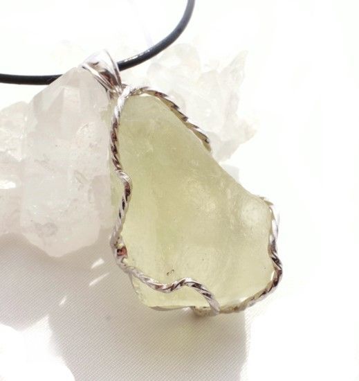 リビアングラス原石 天然石