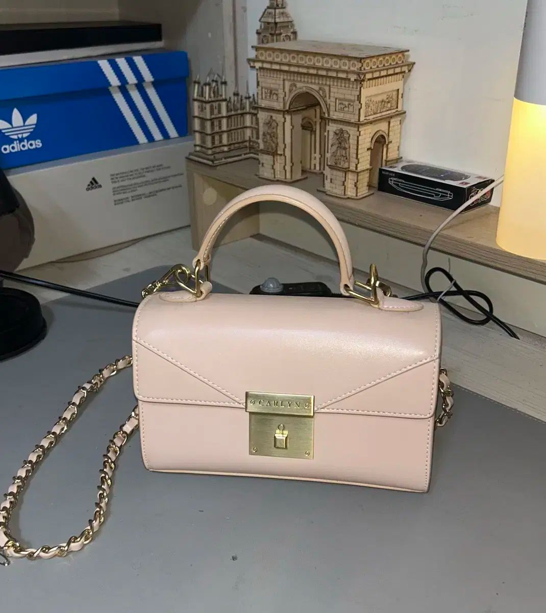 カーリン チェーンバッグ ベージュ トートバッグ