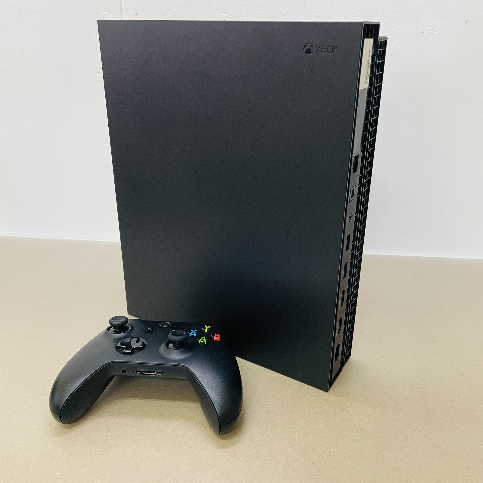 Microsoft マイクロソフト Xbox One X Model 1787 ＋XBOX ONE ワイヤレスコントローラー MODEL 1708 C2877 100サイズ発送