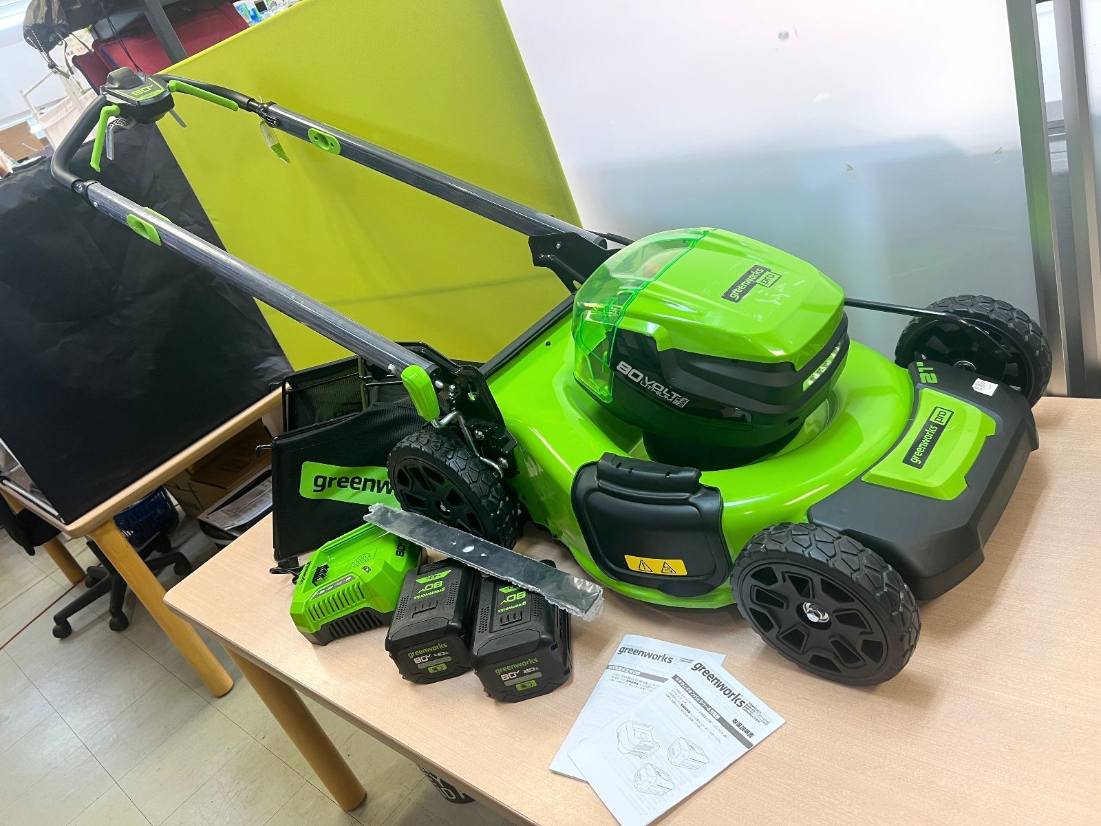 展示未使用 greenworks LMB455 自走式 芝刈機 芝刈り機 電動 80V 展示未使用 greenworks LMB455 自走式 芝刈機 芝刈り機 電動 80V