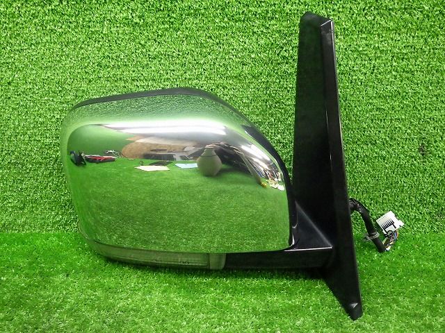 ジャンク品　ミツビシ　CV5W　デリカD5　前期　右ドアミラー　9P　メッキ　240831110