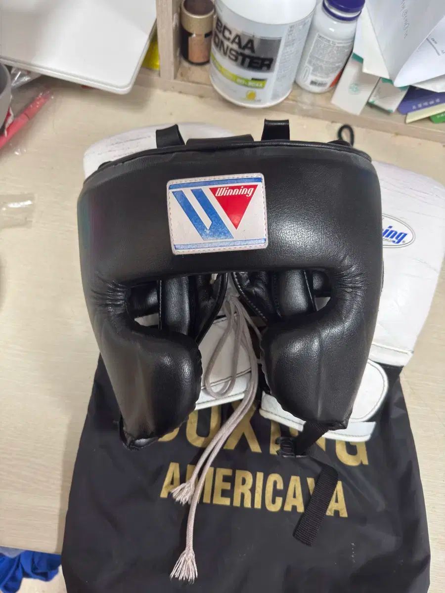 Winning ボクシンググローブ 14 oz ブラック ヘッドギアMサイズ Winning ボクシンググローブ 14 oz ブラック ヘッドギアMサイズ