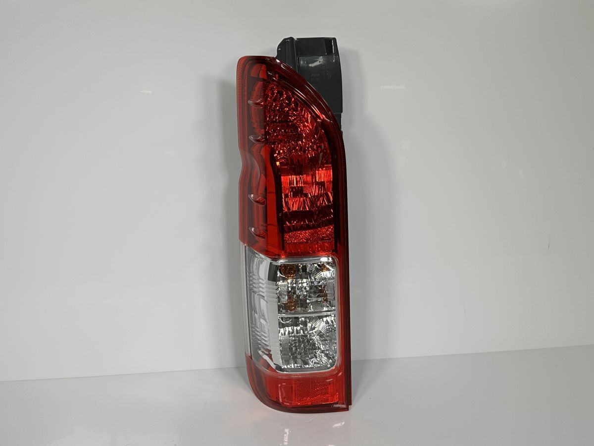 200系 ハイエース 4型 5型 6型 7型 KDH201V GDH201V 後期 純正 左テールランプAssy 81561-26441 26-140 破損キズなし 管理31751