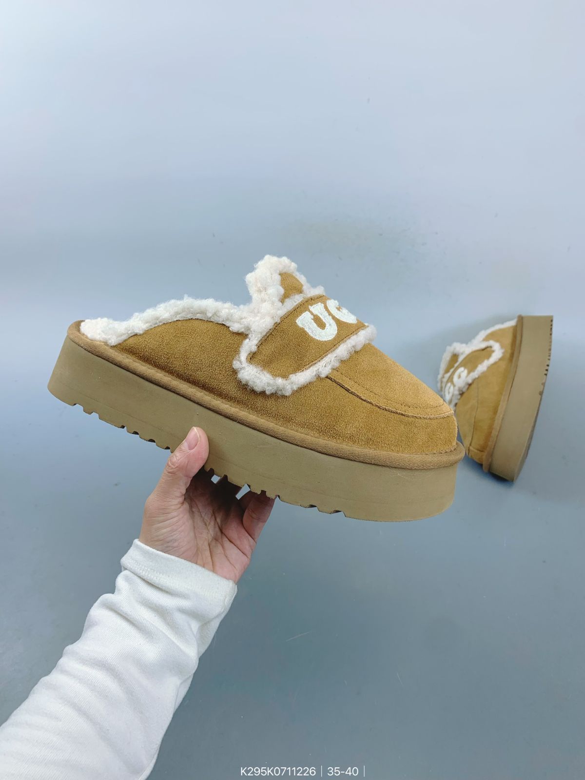 UGGのおしゃれな厚底スノーブーツ