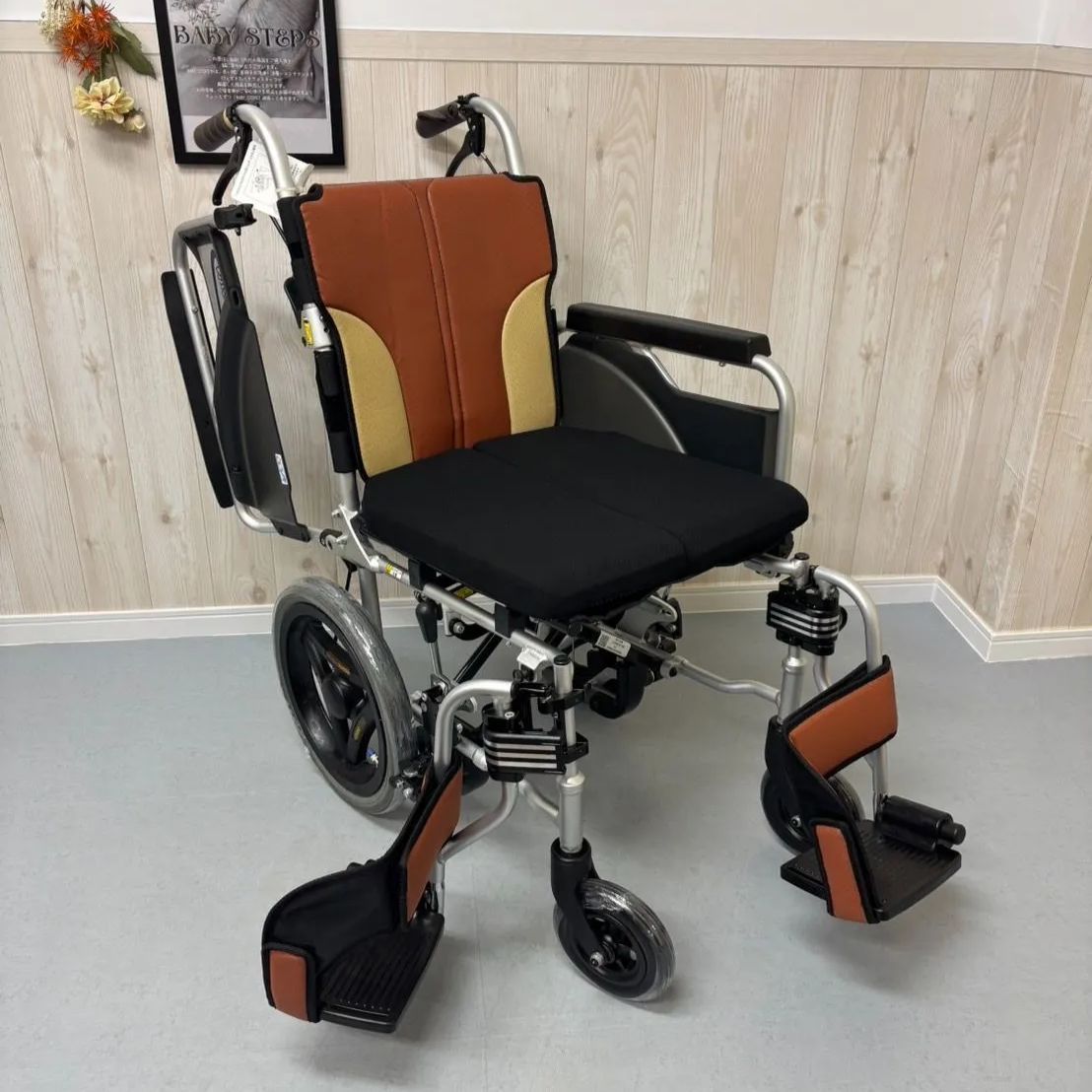 SKT-200 Miki 介助車椅子 コンパクト スキットシリーズ 車椅子 介助式