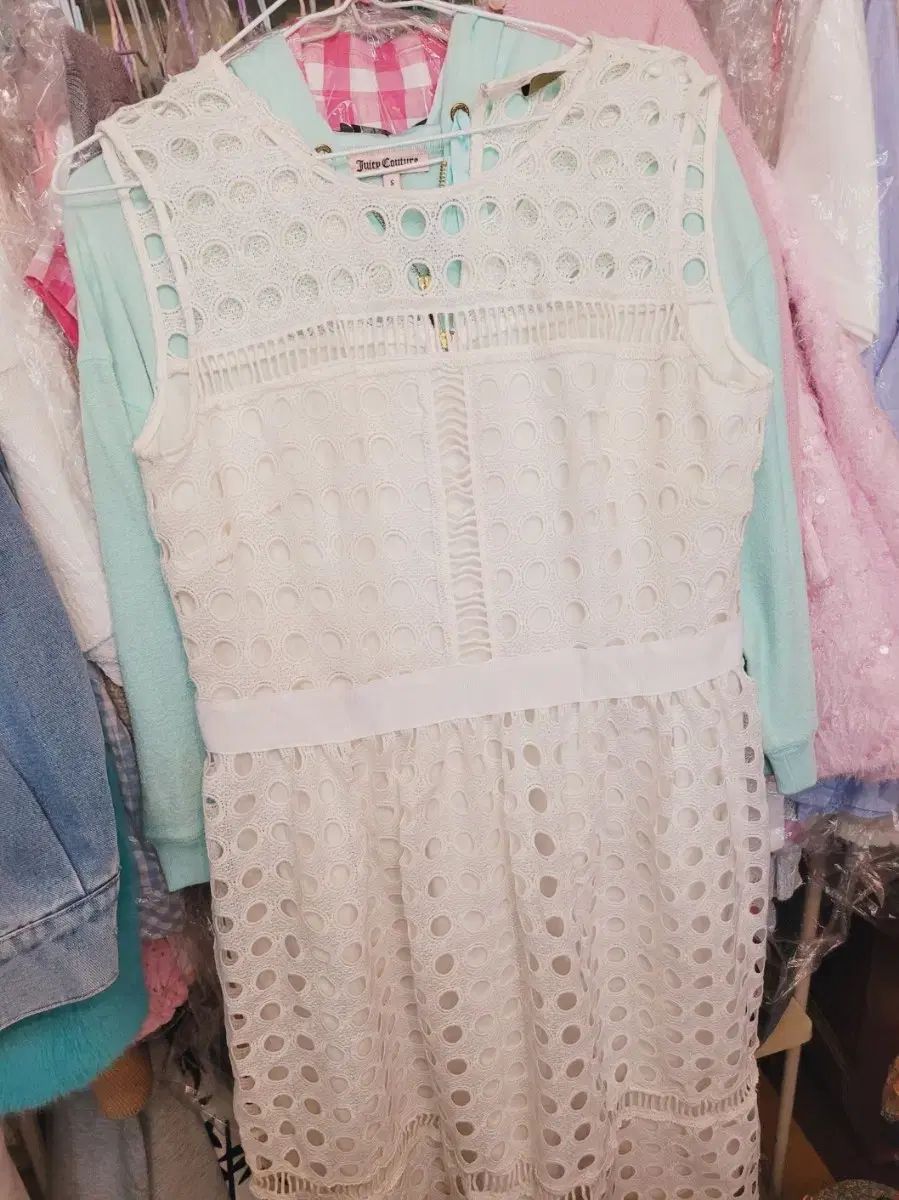 輸入ホワイトパンチング