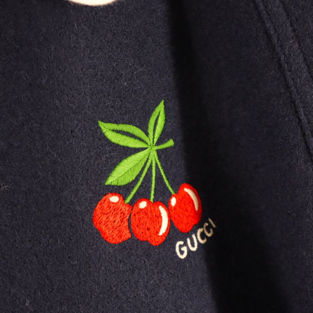 GUCCI (グッチ) 22AW HAHAHA チェリーロゴ ボンバージャケット ジップアップ ブルゾン スタジアムジャケット バーシティージャケット  ネイビー/レッド 713555 ZAK5G - メルカリ