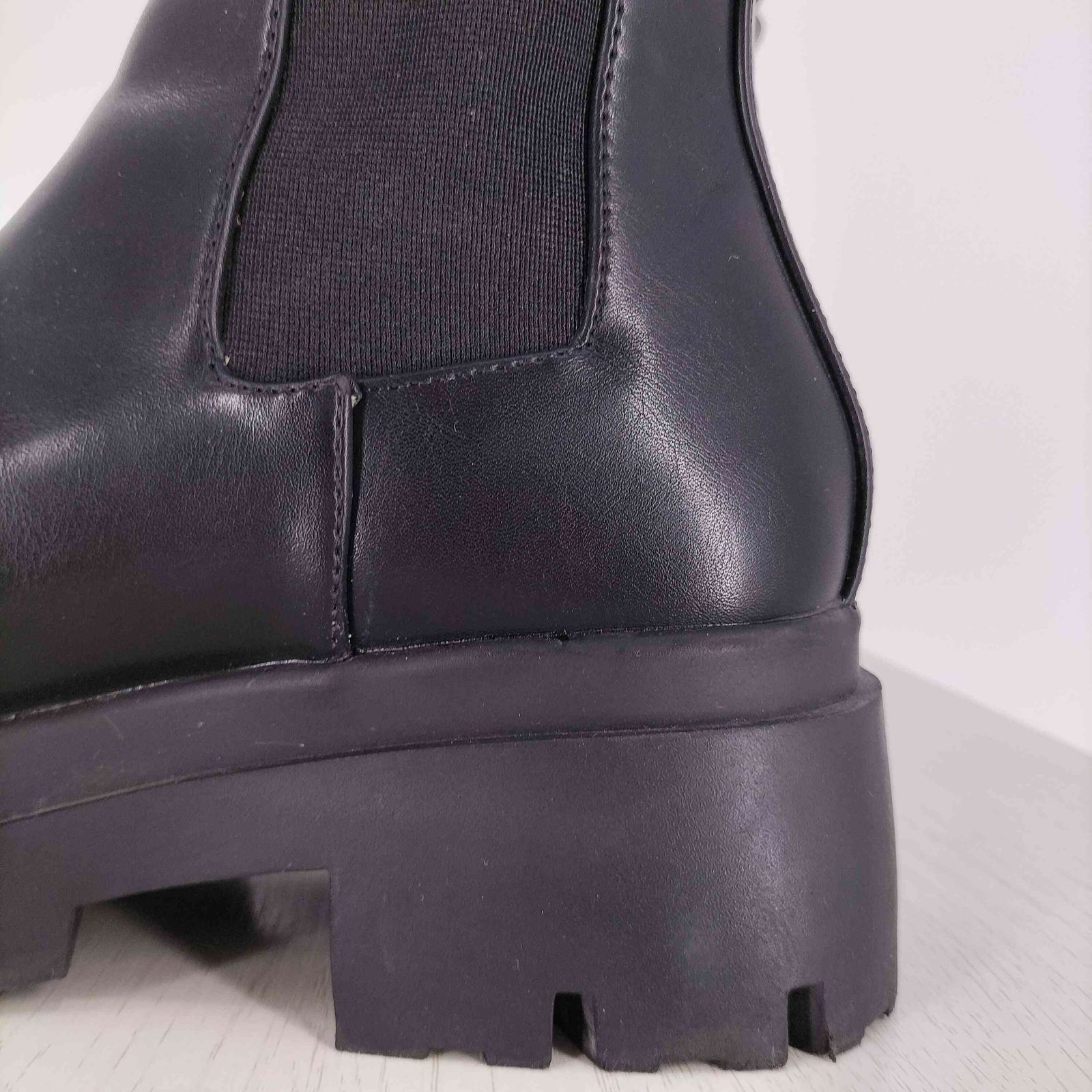 【大特価】ZARA チャンキートラックソール　チェルシーブーツ　40 ZARA チャンキートラックソール チェルシーブーツ40 25.8cm