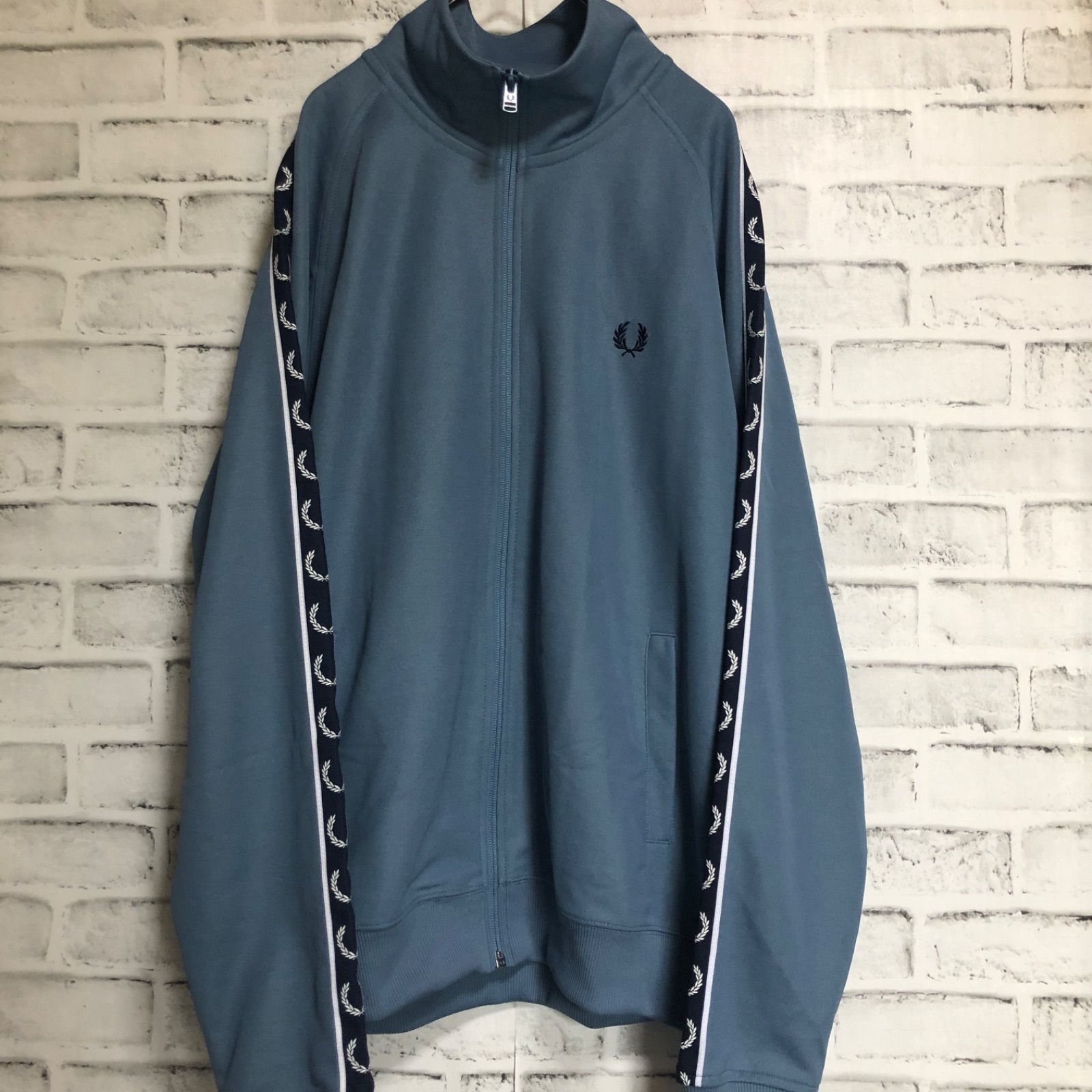 希少XL⭐️Fred Perry トラックジャケット/ジャージ 刺繍月桂樹 ブルー×ネイビーテープライン - メルカリ