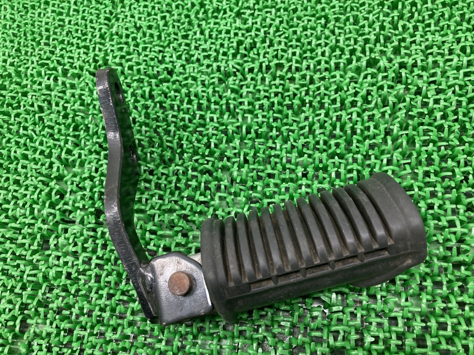 グラストラッカー ステップ 右 スズキ 純正 バイク 部品 NJ47A メイン