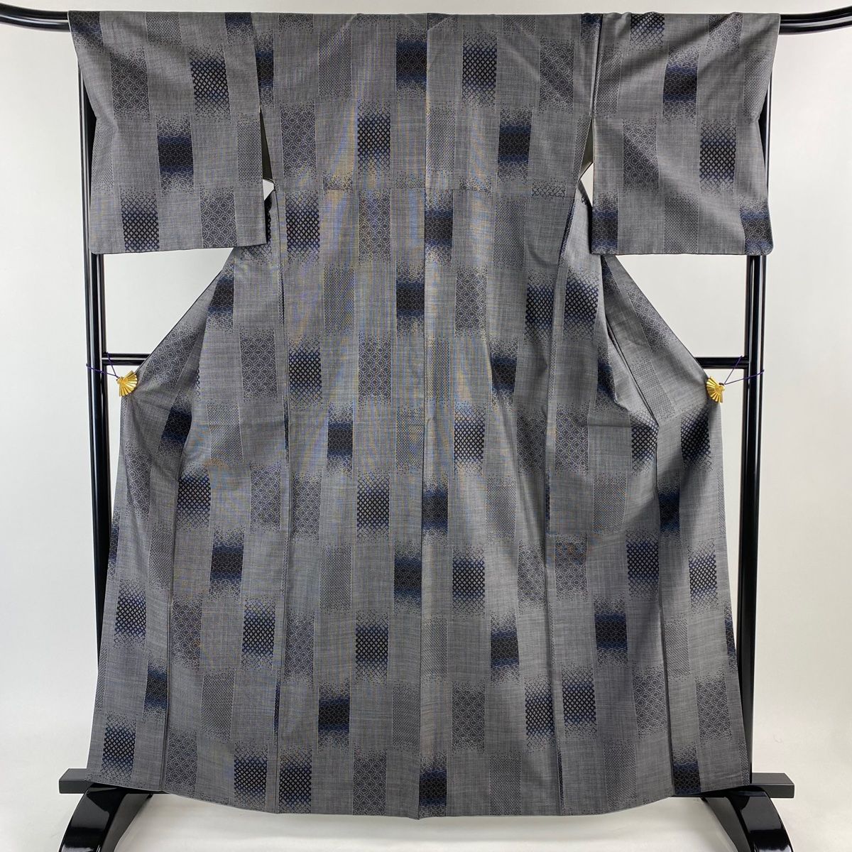 紬 身丈163.5cm 裄丈67.5cm L 袷 幾何学 灰色 正絹 秀品 