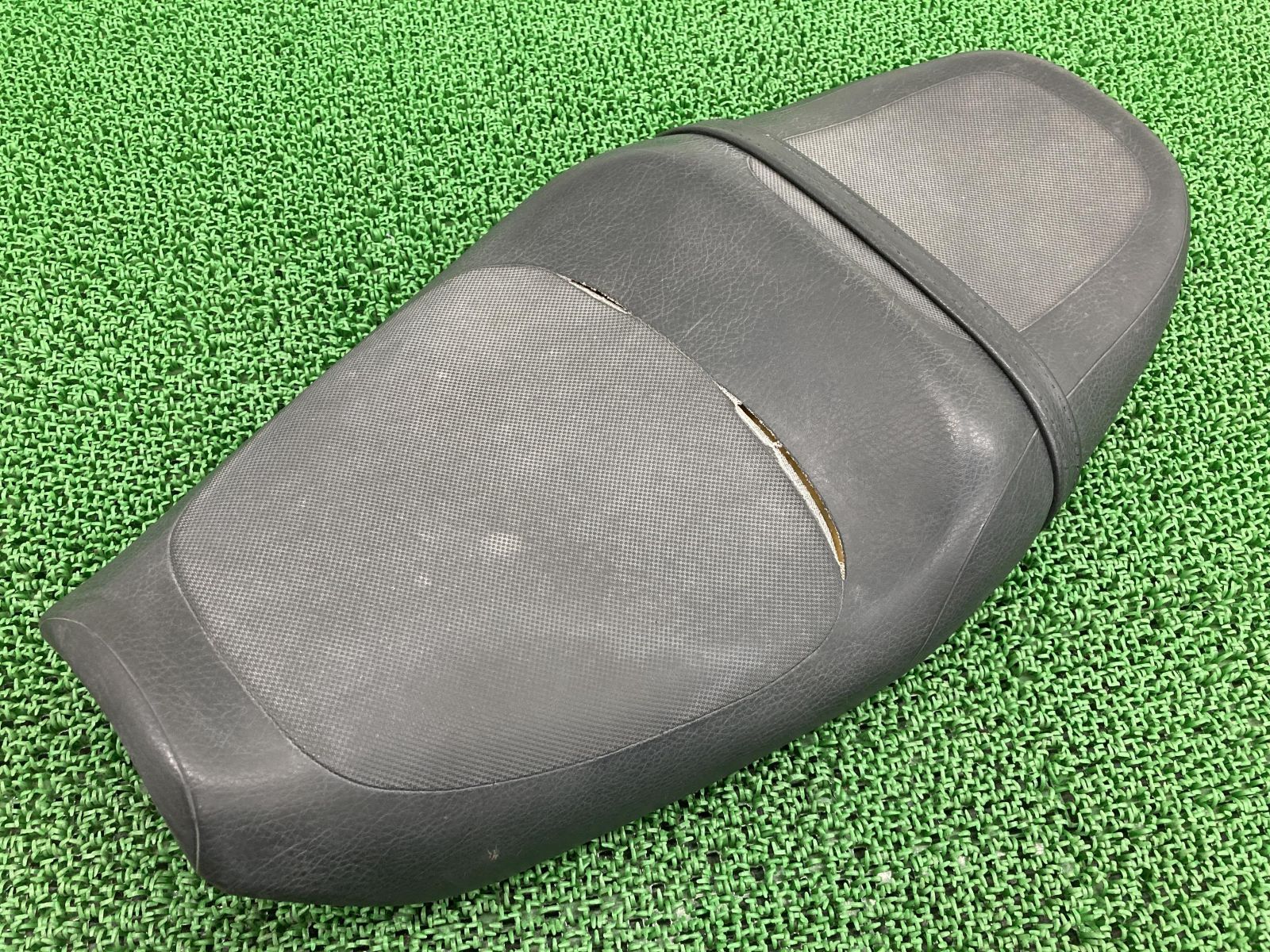 SYページ バンディット400 シート 33D スズキ 純正 中古 バイク 部品 GK7AA