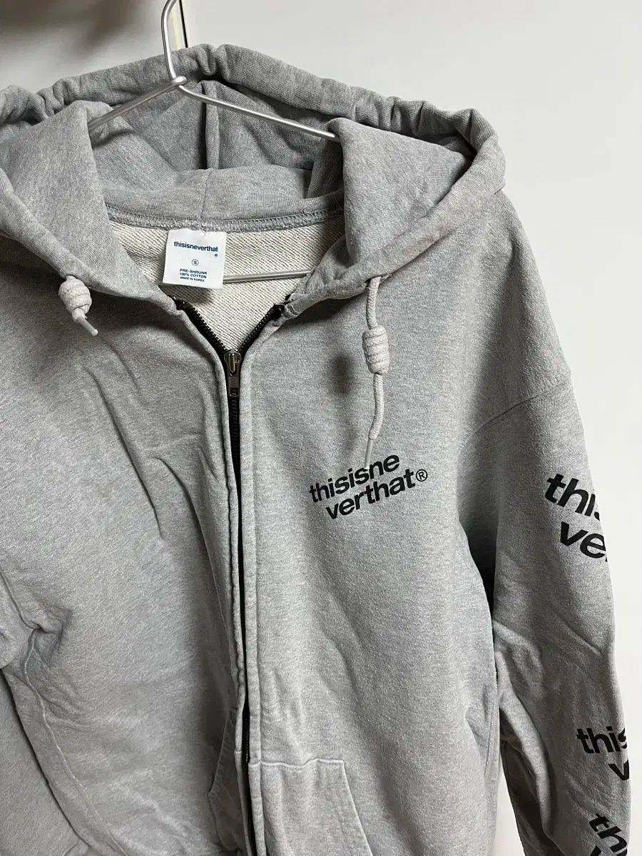 thisisneverthat(ディスイズネバーザット) フード ジップアップ  