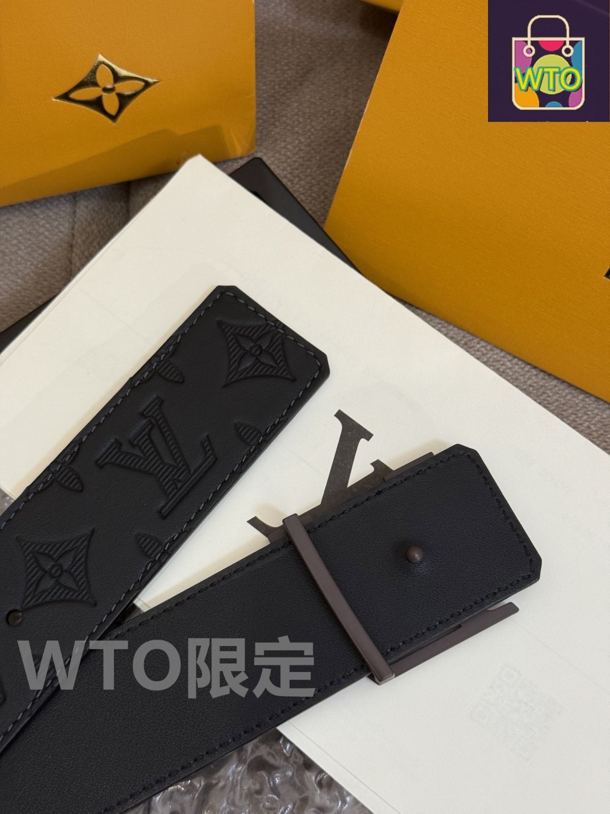 ルイヴィトン LV ベルト ルイ・ヴィトン LV 型モノグラム ベルト 40㎜ プリズム in PVC