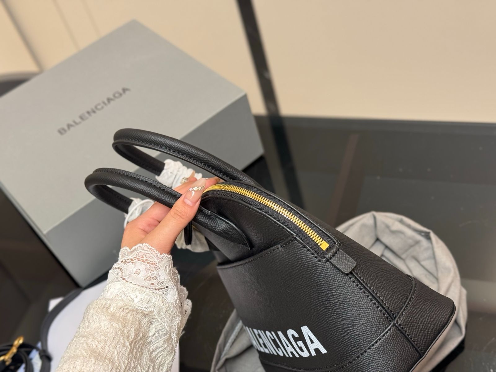 BALENCIAGA