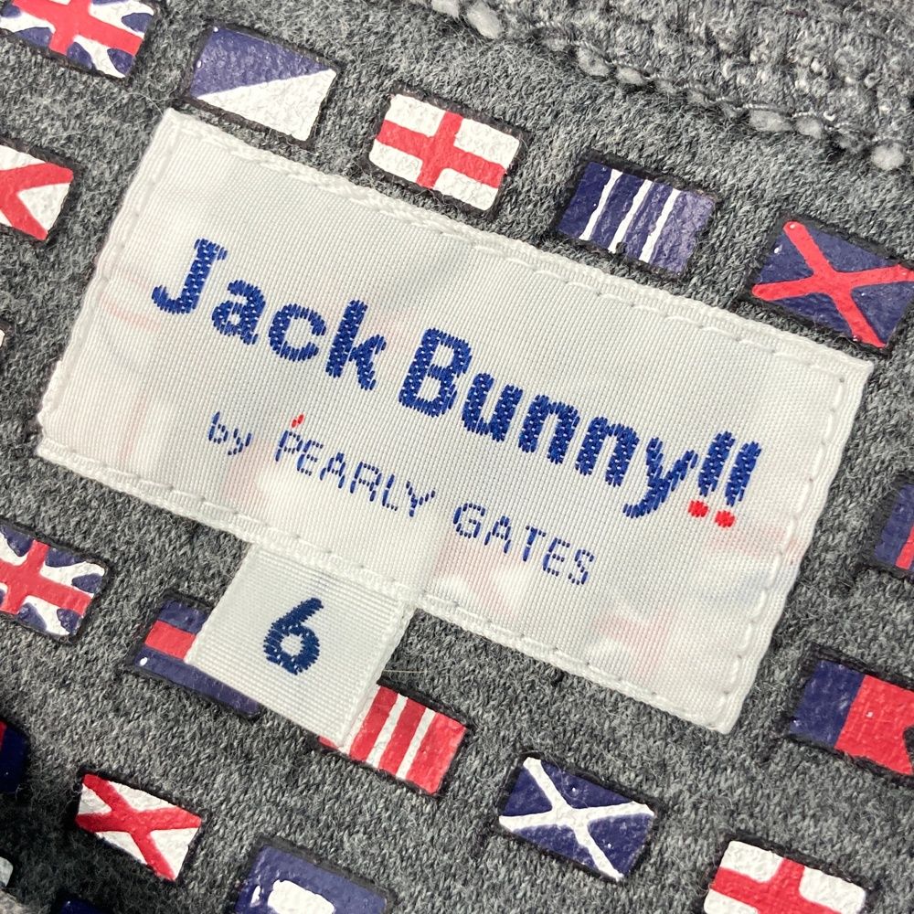 サイズ：6 JACK BUNNY ジャックバニー  裏起毛 スウェットトレーナー フラッグ総柄 グレー系 [240101476170] ゴルフウェア メンズ ストスト サイズ：6 JACK BUNNY ジャックバニー 裏起毛 スウェット