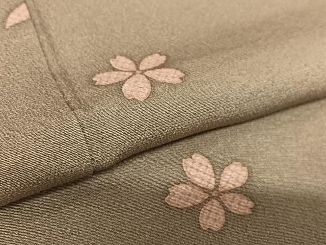 平和屋着物○上質な小紋 舞桜文 ゑり善扱い たとう紙付き 正絹