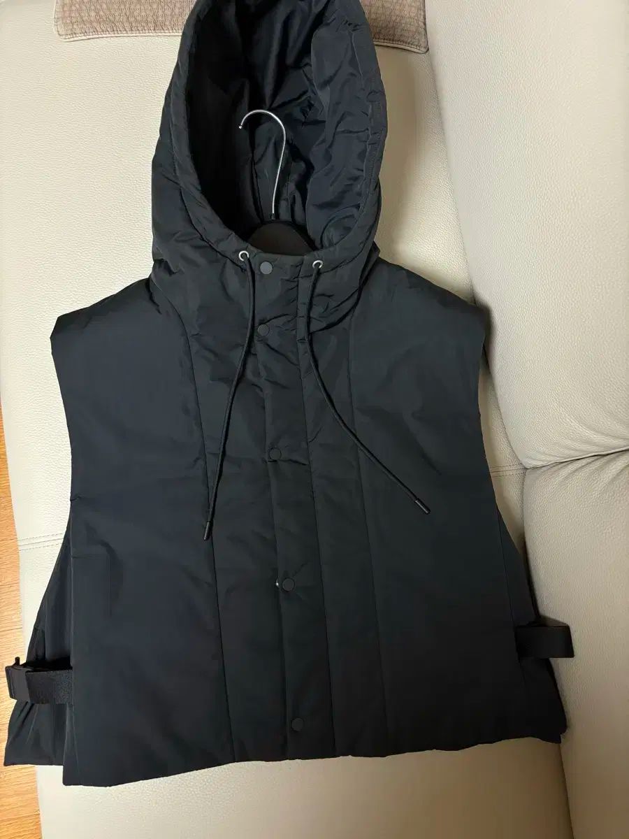 COS クロップド ダウン フード ベスト One Size