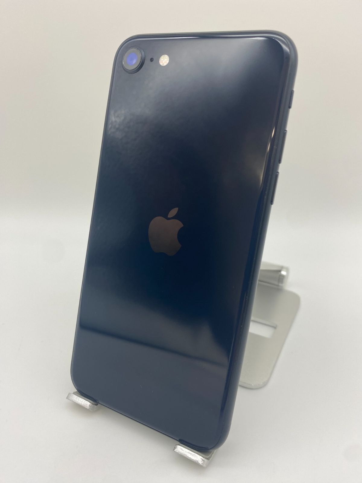 257ほぼ新品★充電1回★iPhoneSE3 限定保証付/純正バッテリー100% 257ほぼ新品☆充電1回☆iPhoneSE3 限定保証付/純正バッテリー100%の