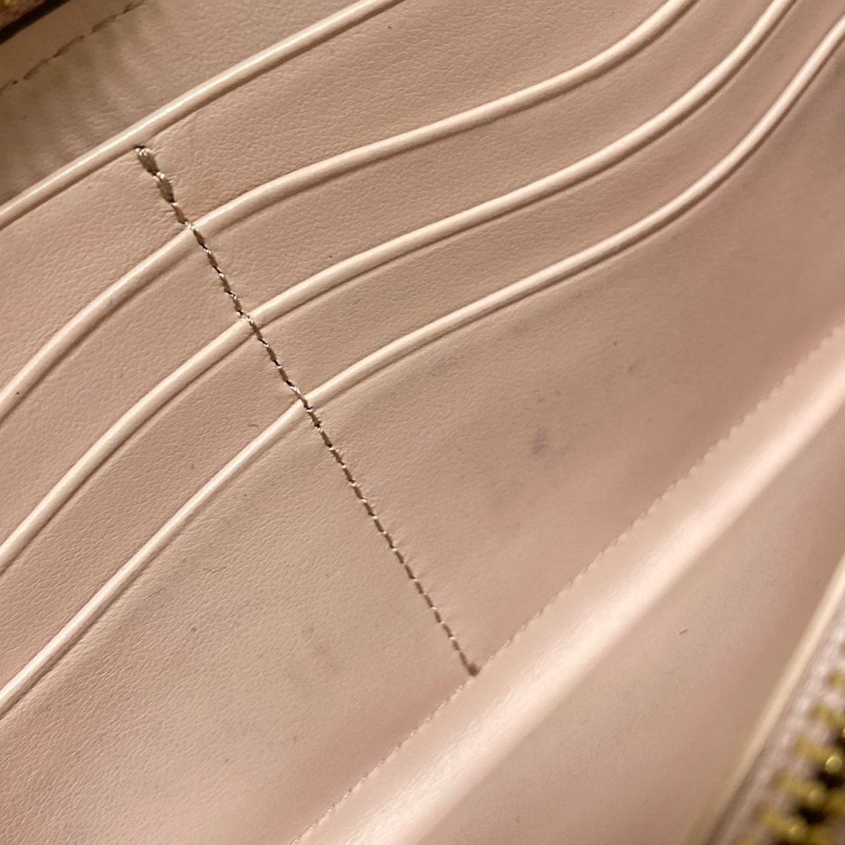 Anya Hindmarch アニヤハインドマーチ 長財布 - ピンクベージュ スタッズ|ラウンドファスナー レザー WWW_OLIVIERBERNSTEIN_COM