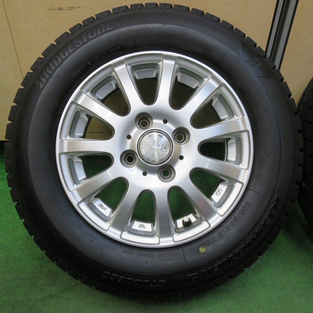 バリ溝 23年 ほぼ10分 スタッドレス 145 80R13 ブリヂストン アイスパートナー2 Tirado La-Strada 阿部商会 ティラード 13インチ PCD100 4H 5012506イス