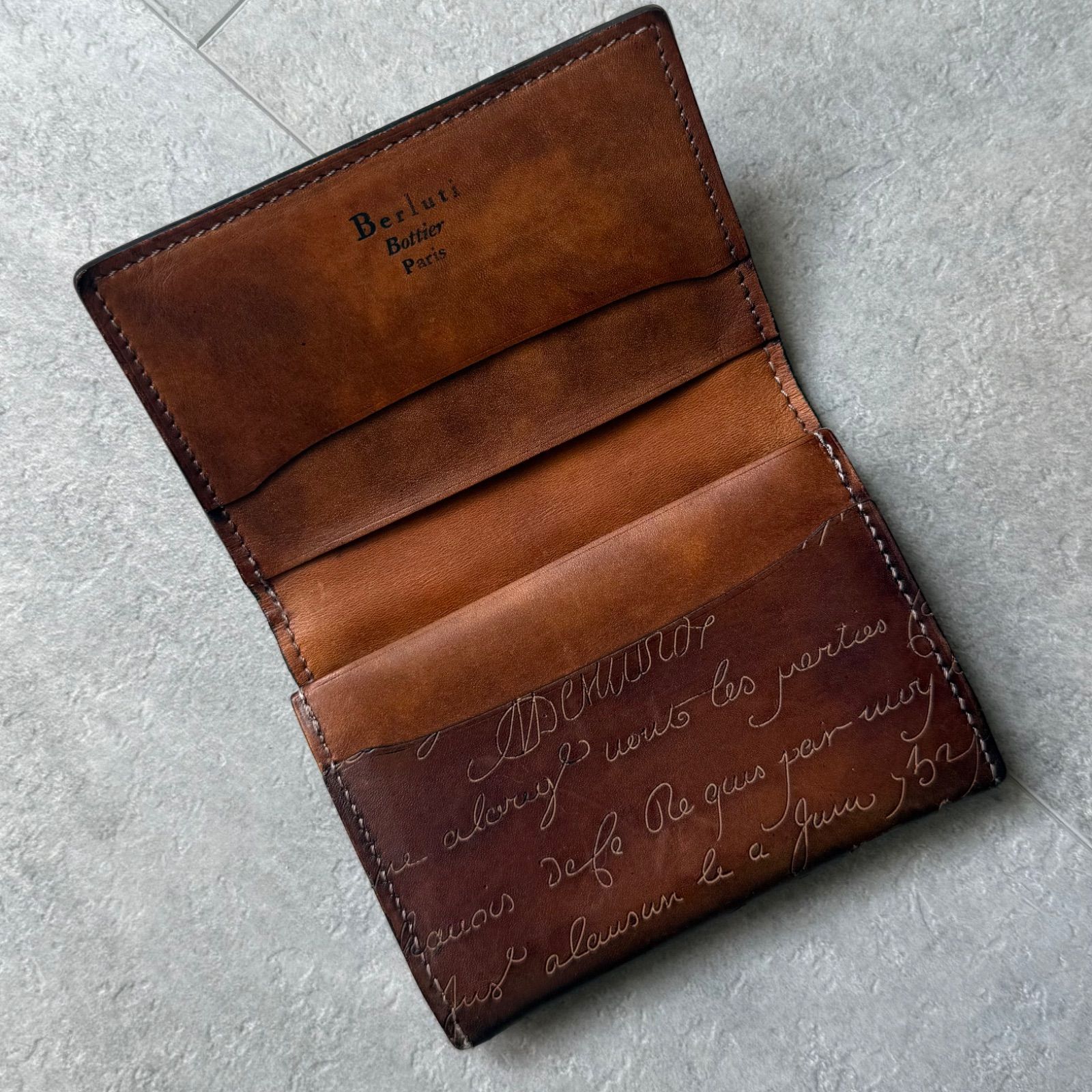 Berluti ベルルッティ カリグラフィー レザー インブイア カード