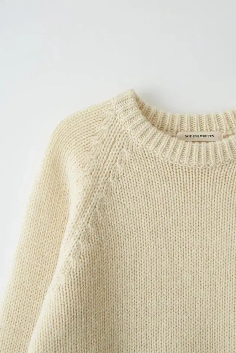 ナッシングリトゥン Uネックニット