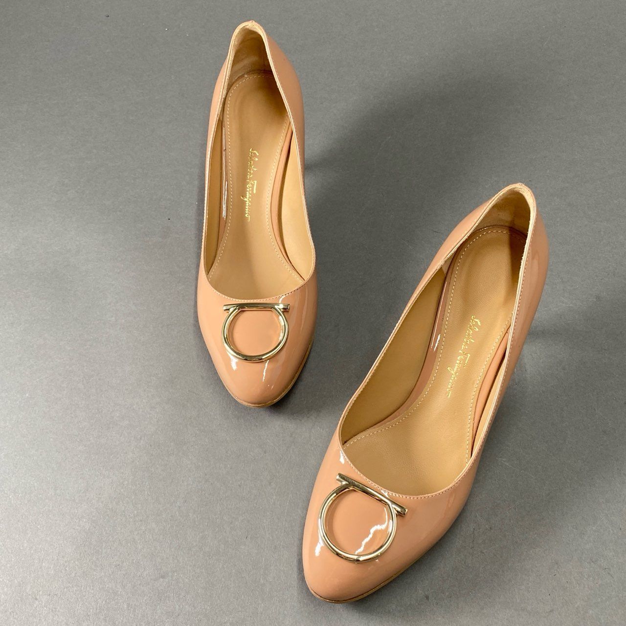 9f13 Salvatore Ferragamo サルヴァトーレフェラガモ SERINA セリナ 