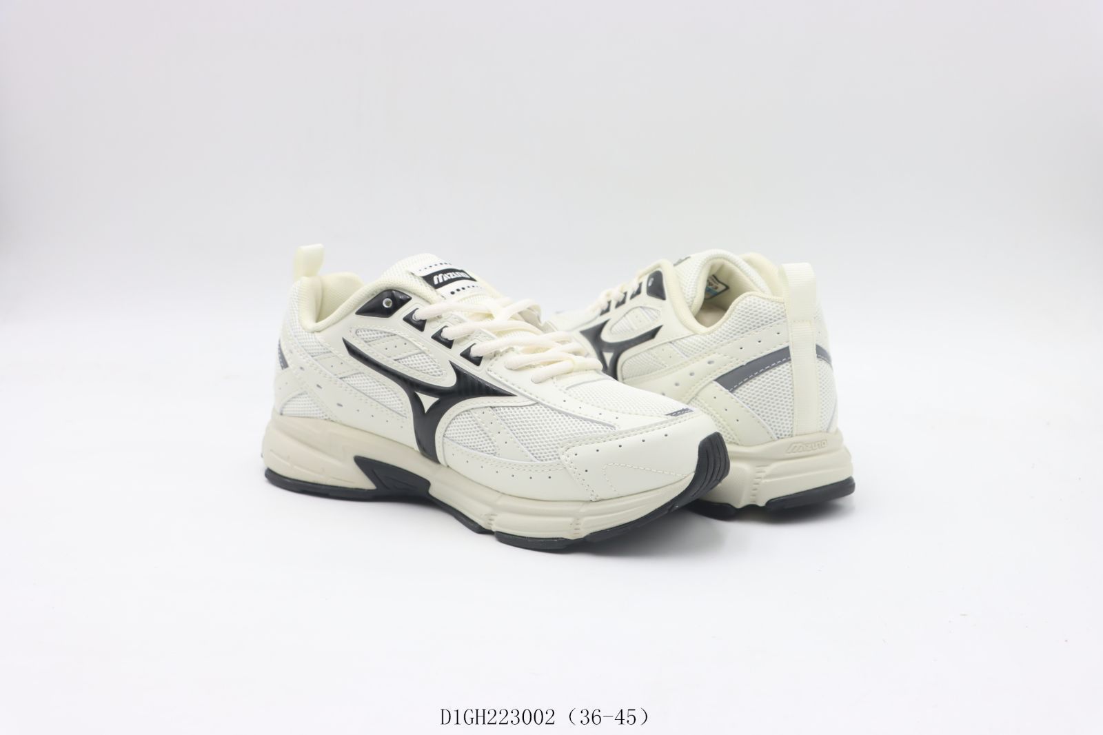 ミズノのランニングシューズ ホワイト＆ブラック