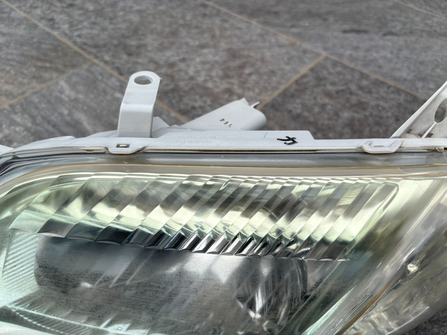 カローラフィールダー 左ハロゲンヘッドライト