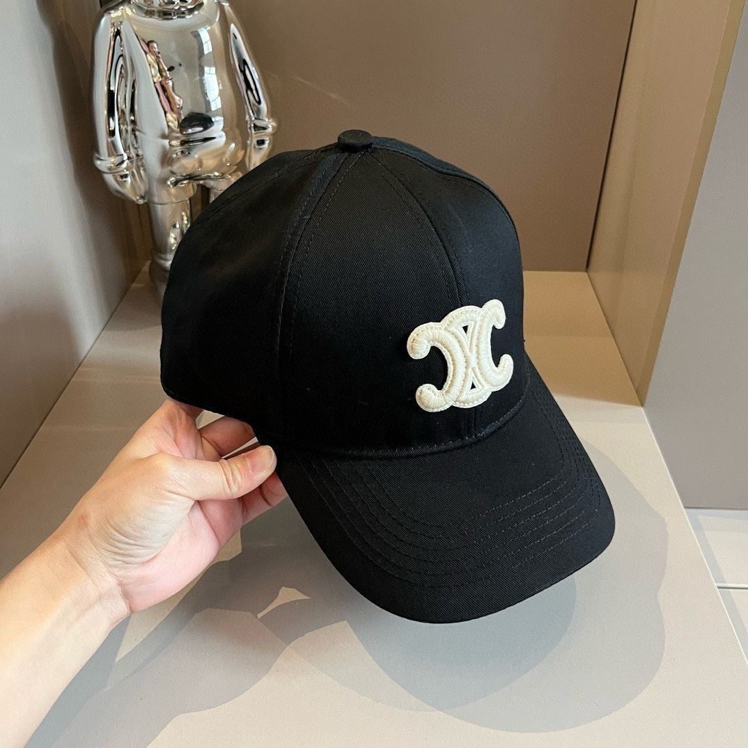 Celine セリーヌ 公式モデルのベースボールキャップ