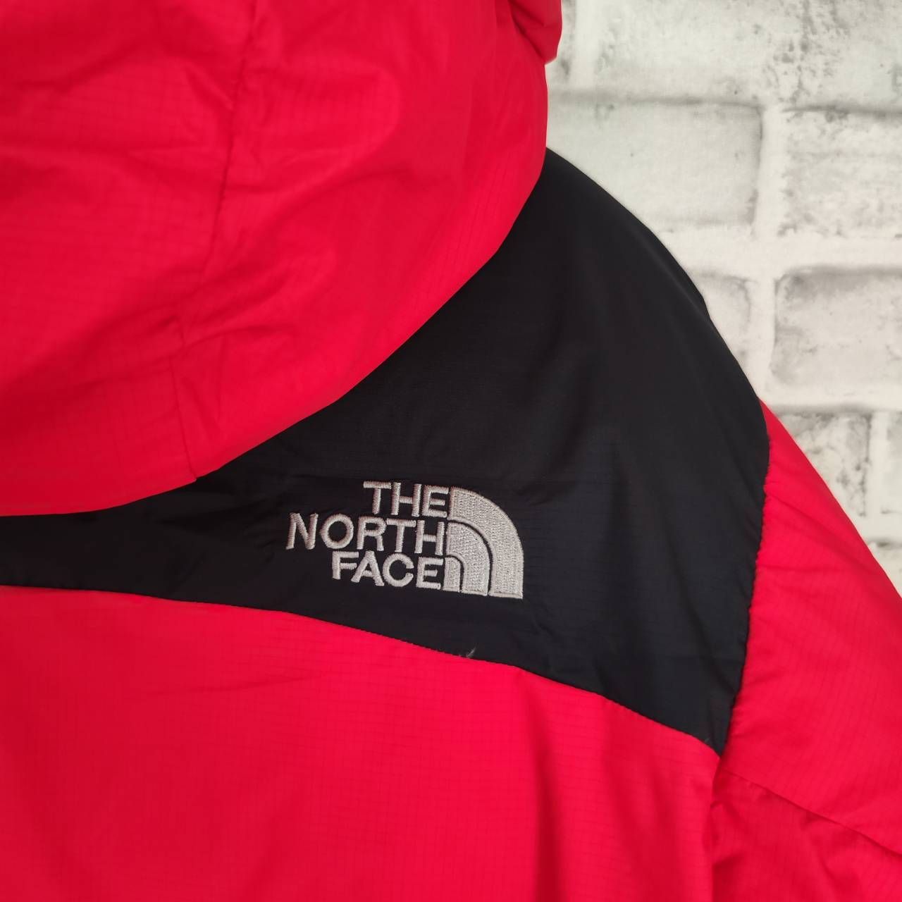 ノースフェイス【THE NORTH FACE】マウンテンダウンコート 赤黒