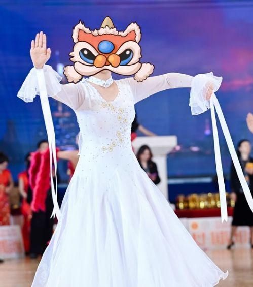 セール 社交ダンスドレス スタンダードドレス 袖フリル ホワイトオーダーメイド 社交ダンスドレス スタンダードドレス 袖フリル ホワイト