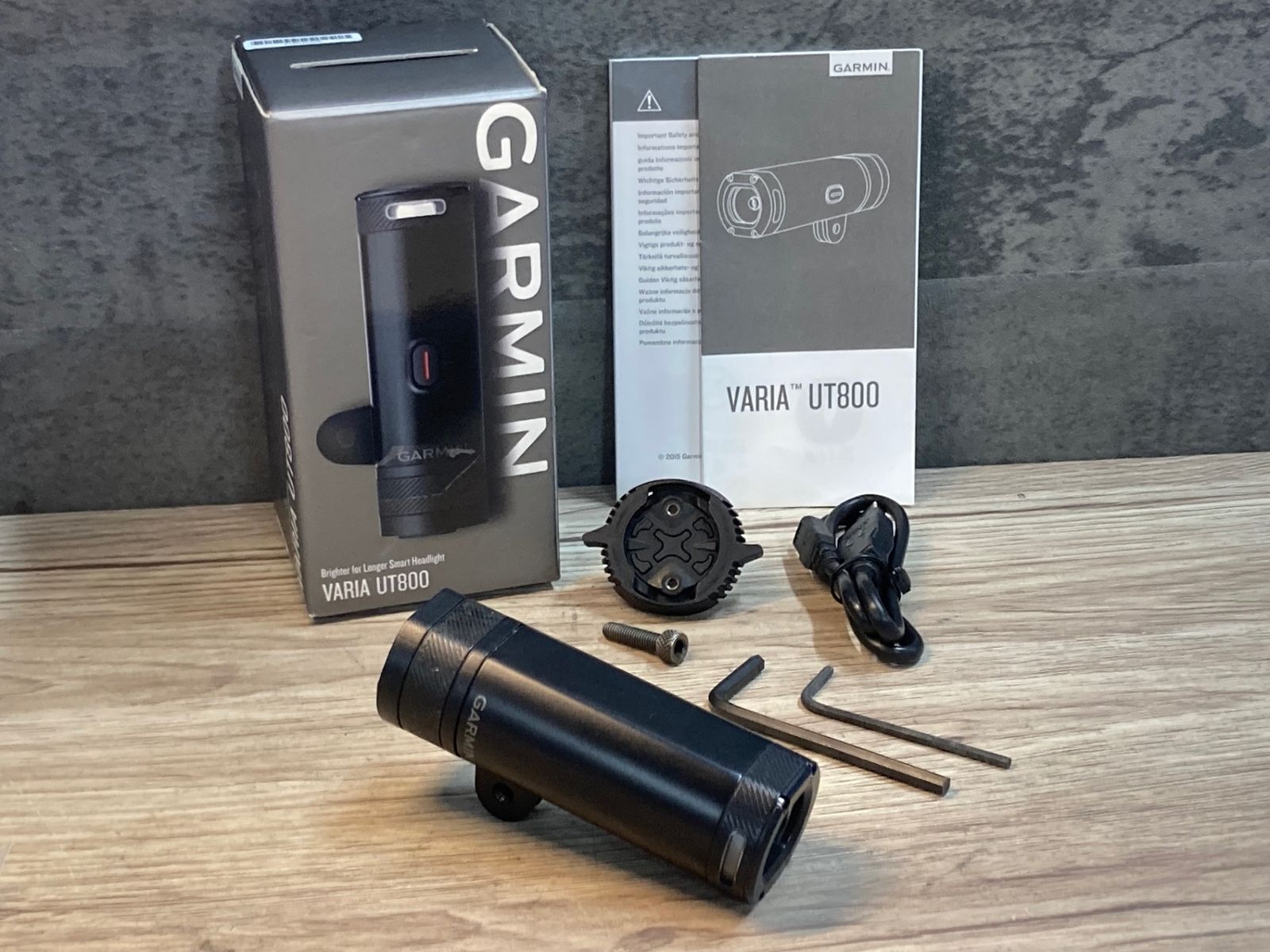 JH937 ガーミン GARMIN バリア Varia UT800 フロントライト マウント付属 点灯 接続 済み