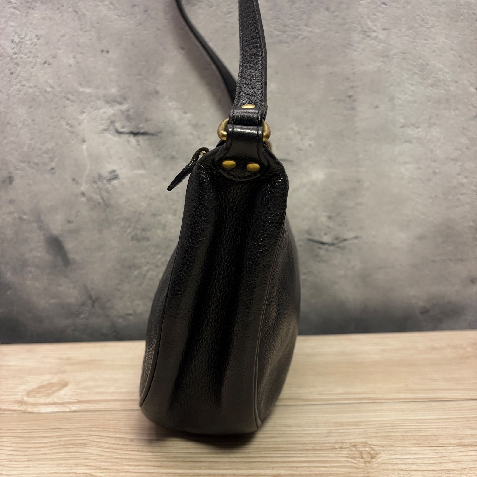 ✨IL BISONTE イルビゾンテ ショルダーバッグ✨ 美品 黒 ブラック 